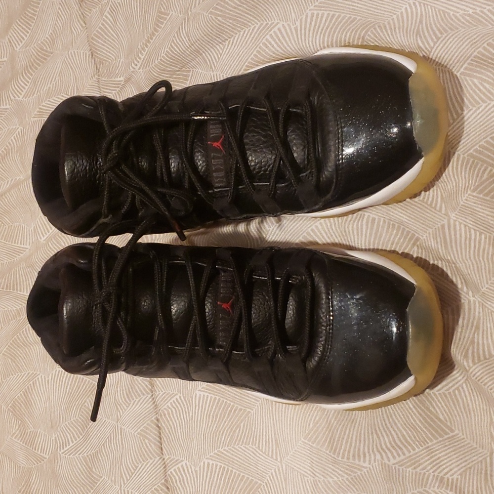Jordan 11 retro mid sneaker size 6Y